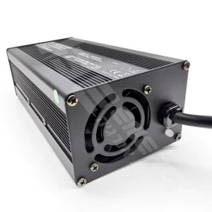 מטען מהיר אלומיניום 24V 30A לסוללת ליתיום פוספט (LiFePO₄)